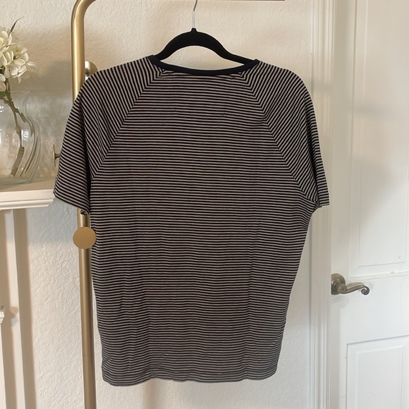 Banana Republic Luxury Touch Striped Tee Size M - Picture 6 of 7